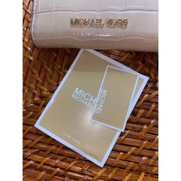 NWT $158 Jet Set Travel Michael Kors Zip Wristlet Buff Nude Cream Card Slots - Picture 8 of 8
